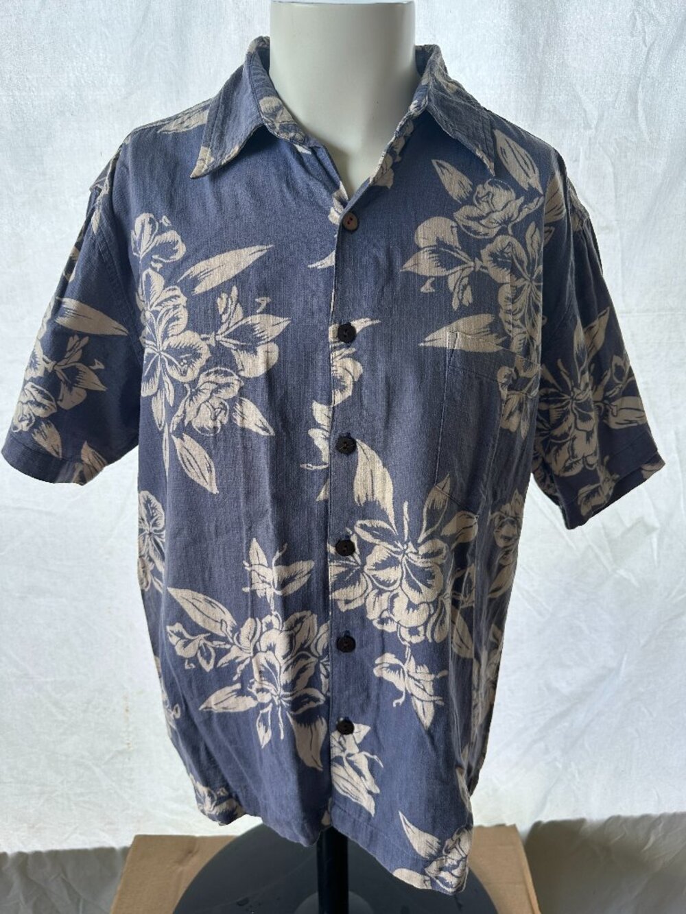 Hawaiian Sands Club Men's Floral Pattern Blue Beige Hawaiian Shirt Medium Cotton